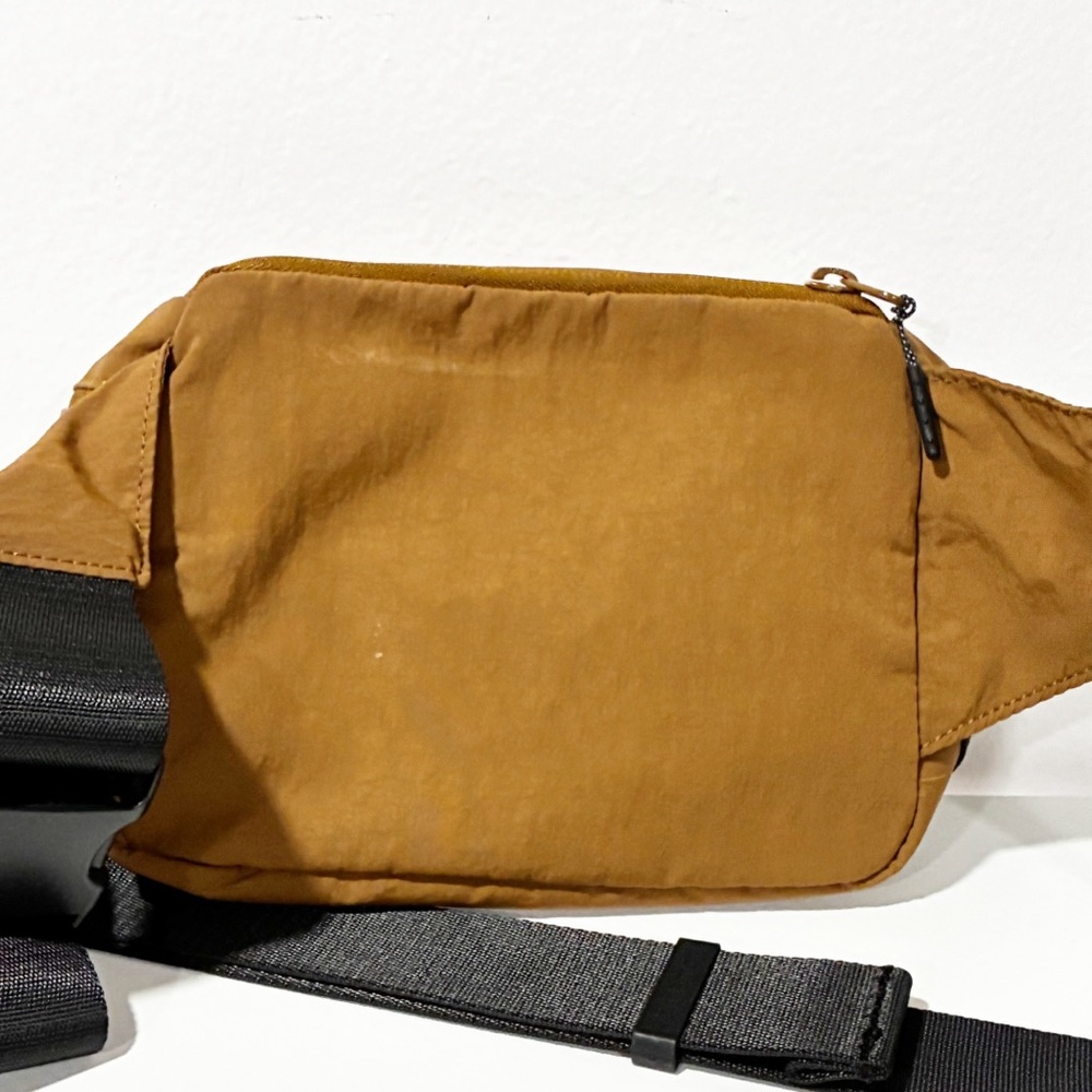 Lululemon Khaki Black Nylon Clean Lines Belt Bag 2L - Picture 3 of 5